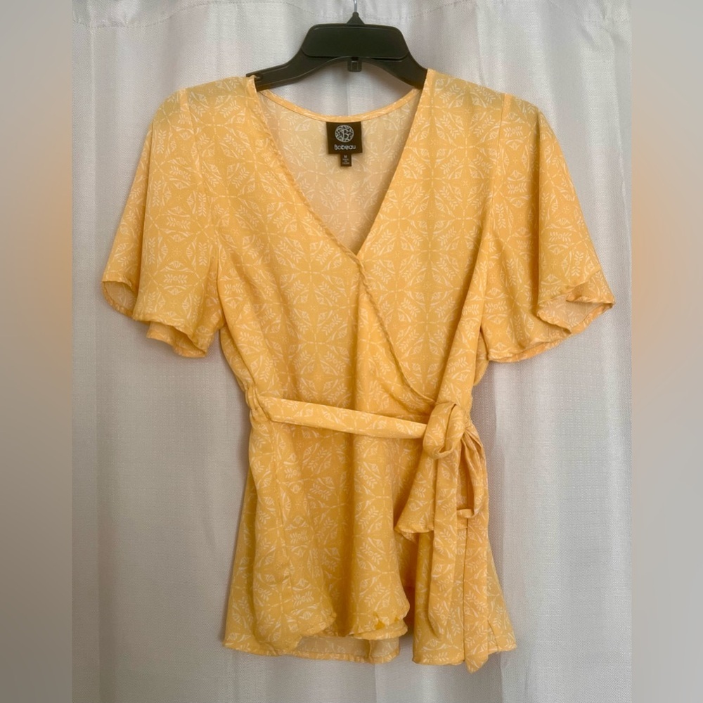 Bobeau Yellow Wrap Blouse Short Sleeve Tie Waist Medium